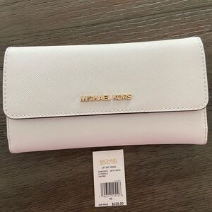 BEAUTIFUL MICHAEL KORS SAFFIANO LEATHER WALLET.
